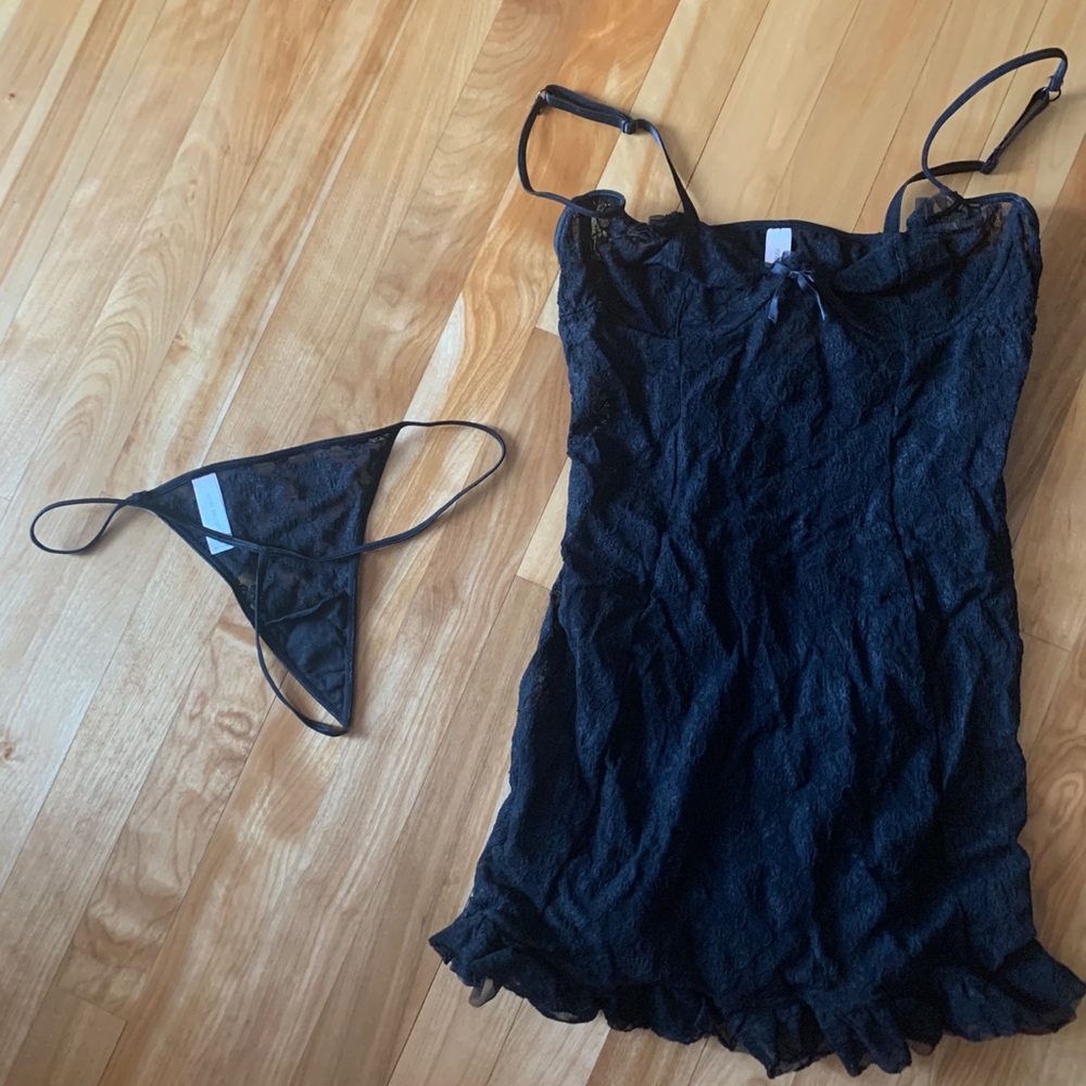 Black lace VS nighty and thong